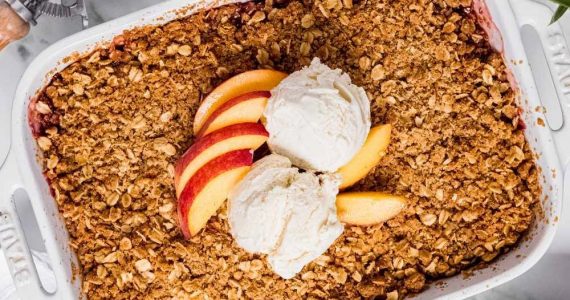 Simple and delicious peach crumble recipe.